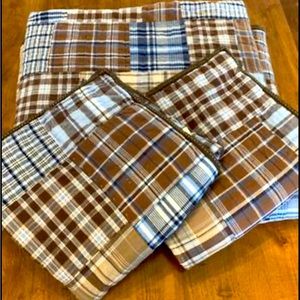 Pottery Barn Queen/Full Quilt and 2 Euro Shams